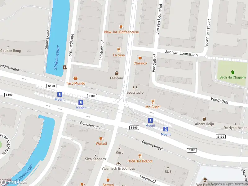 Ambulance met gepaste spoed naar de Goudsesingel in Rotterdam