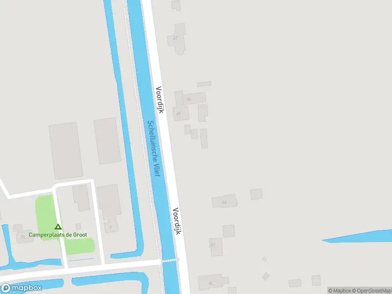 Ambulance met grote spoed naar de Voordijk in Schelluinen