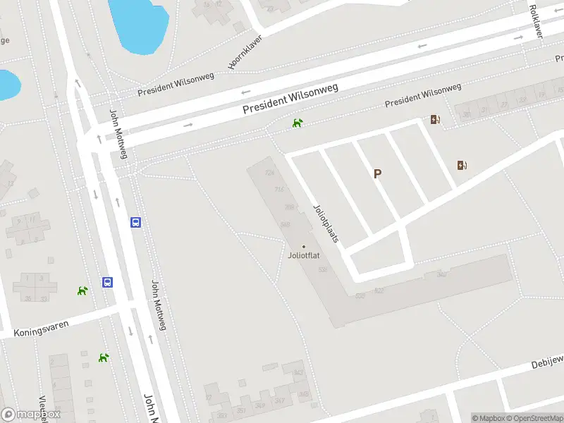 Ambulance met grote spoed naar de Joliotplaats in Rotterdam