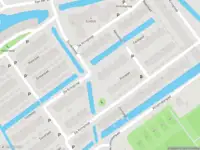 Ambulance met grote spoed naar de Faunapad in Delft