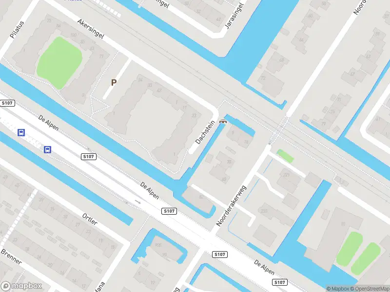 Ambulance met grote spoed naar de Dachstein in Amsterdam