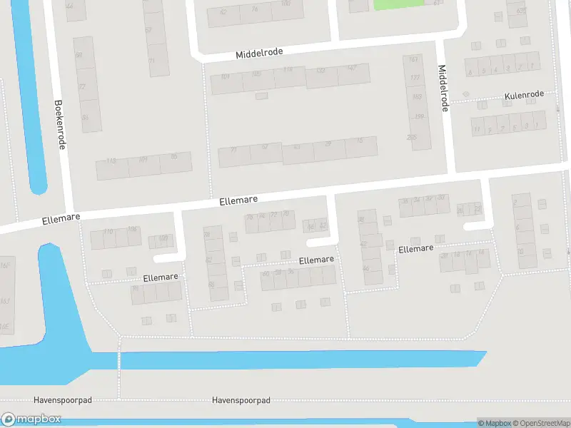 Ambulance met grote spoed naar de Ellemare in Rotterdam