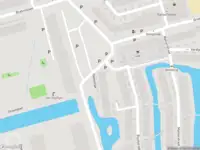 Ambulance met gepaste spoed naar de Ravelstraat in Delft