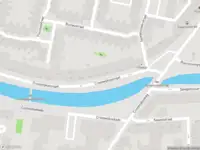 Ambulance met grote spoed naar de Crooswijksesingel in Rotterdam