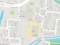 Ambulance met grote spoed naar de Broekplein in Leiden