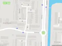 Ambulance met grote spoed naar de Weegschaal in Dordrecht