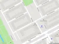 Ambulance met gepaste spoed naar de Van der Meydestraat in Rotterdam