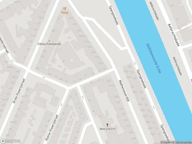 Ambulance met grote spoed naar de Zoutziedersstraat in Rotterdam