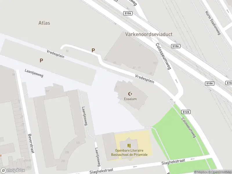 Ambulance met grote spoed naar de Colosseumweg in Rotterdam