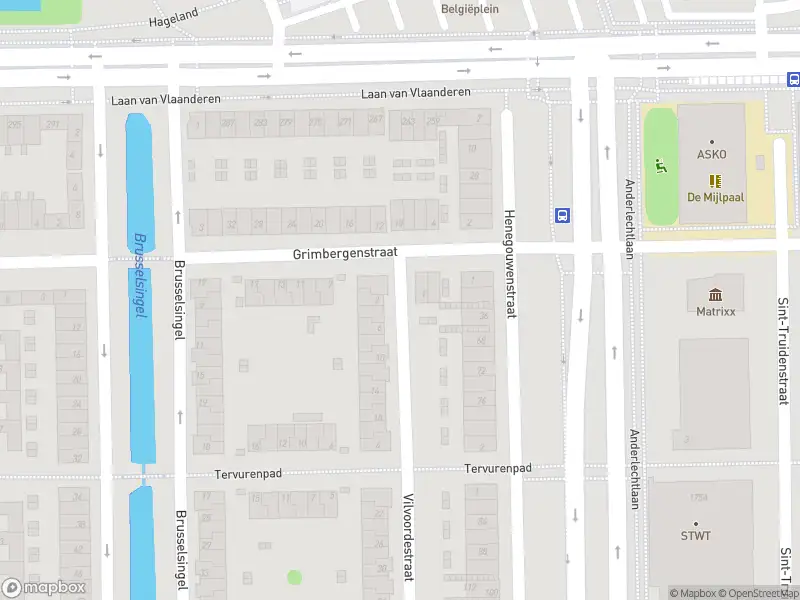 Ambulance met grote spoed naar de Vilvoordestraat in Amsterdam