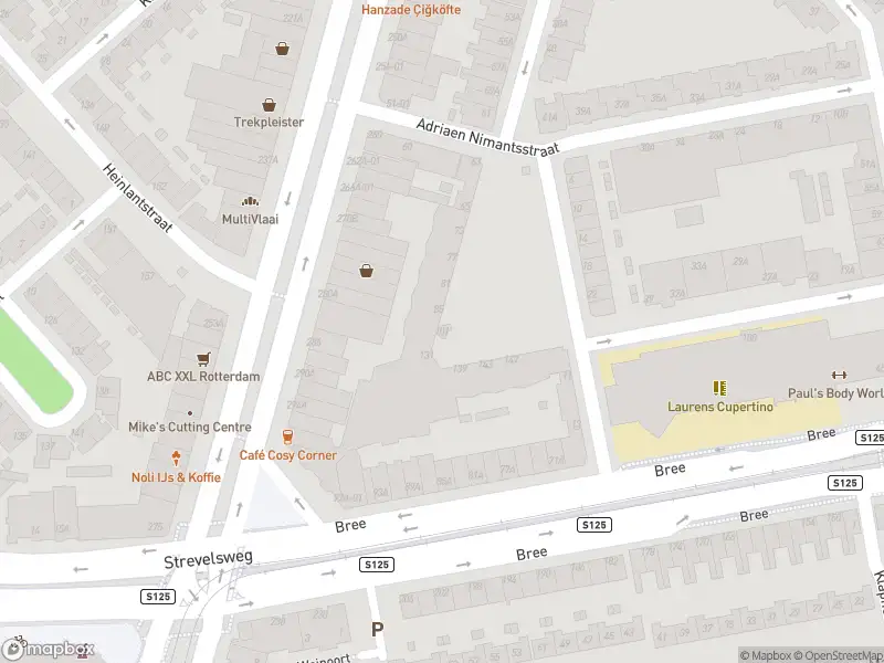 Ambulance met gepaste spoed naar de Walravenstraat in Rotterdam