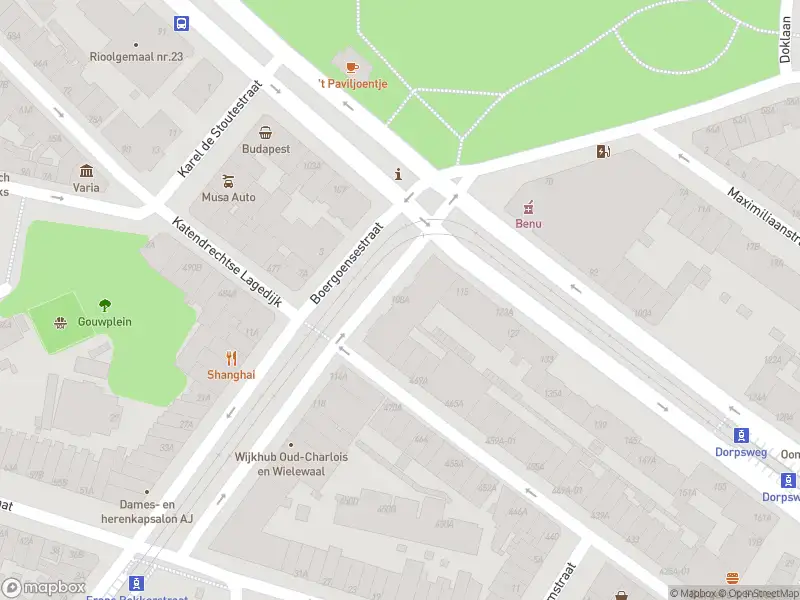 Ambulance met gepaste spoed naar de Boergoensestraat in Rotterdam