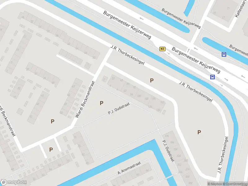 Ambulance met grote spoed naar de P.J. Oudstraat in Papendrecht