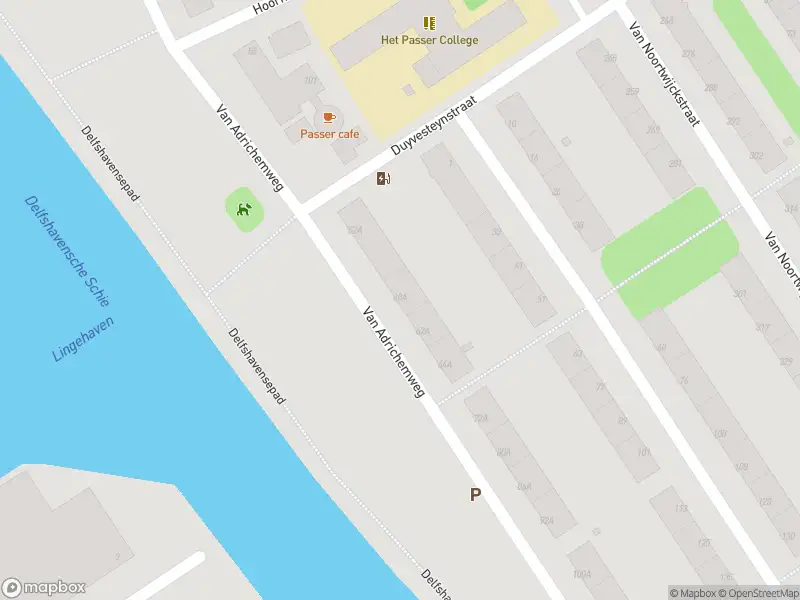 Ambulance met grote spoed naar de Van Adrichemweg in Rotterdam