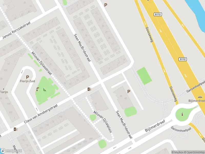 Ambulance met grote spoed naar de Sean MacBridestraat in Amsterdam