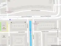 Ambulance met grote spoed naar de Luiksingel in Amsterdam