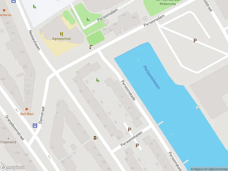 Ambulance met grote spoed naar de Persoonskade in Rotterdam