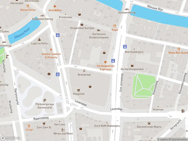 Ambulance met grote spoed naar de Kaardesteeg in Leiden