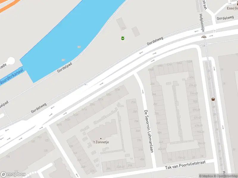 Ambulance met gepaste spoed naar de Gordelweg in Rotterdam