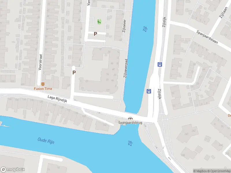 Ambulance met gepaste spoed naar de Zijloeverpad in Leiden