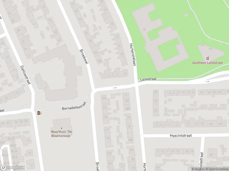 Brandweer met gepaste spoed naar de Leliestraat in Helmond vanwege een liftopsluiting