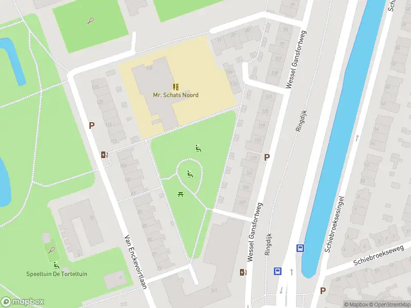 Ambulance met gepaste spoed naar de Wessel Gansfortweg in Rotterdam