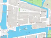 Ambulance met gepaste spoed naar de Dwars Havenstraat in Leiden
