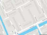Ambulance met grote spoed naar de Uiverstraat in Capelle aan den IJssel