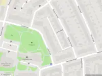 Brandweer en politie met grote spoed naar de Korenbloemstraat in Bergen op Zoom vanwege waarnemen gaslucht