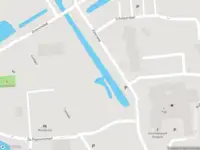 Ambulance met grote spoed naar de Vijverweg in Monster