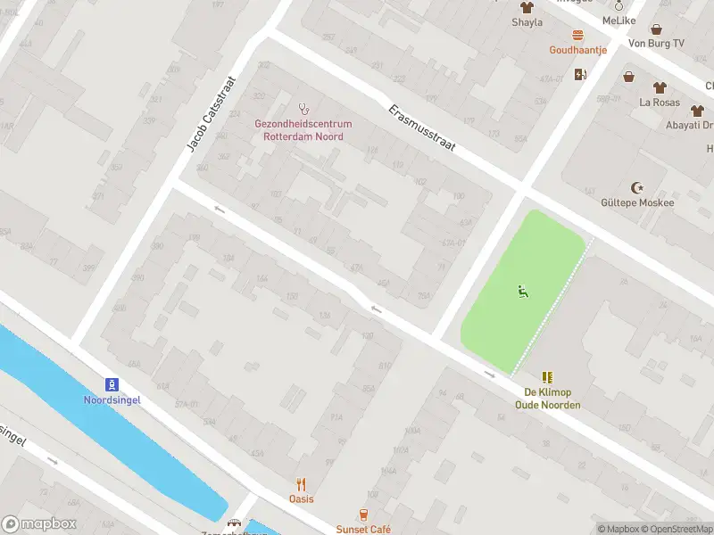 Ambulance met gepaste spoed naar de Rembrandtstraat in Rotterdam