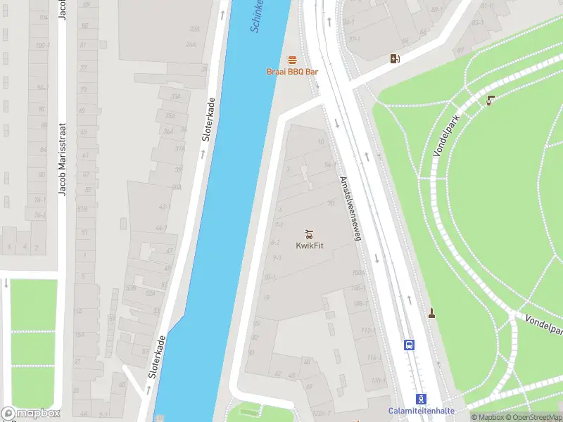 Ambulance met grote spoed naar de Schinkelhavenkade in Amsterdam