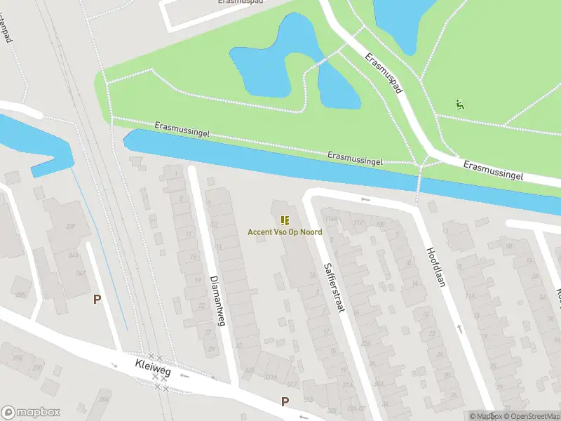Ambulance met grote spoed naar de Saffierstraat in Rotterdam