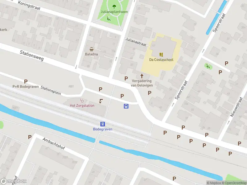 Ambulance met grote spoed naar de Stationsplein in Bodegraven