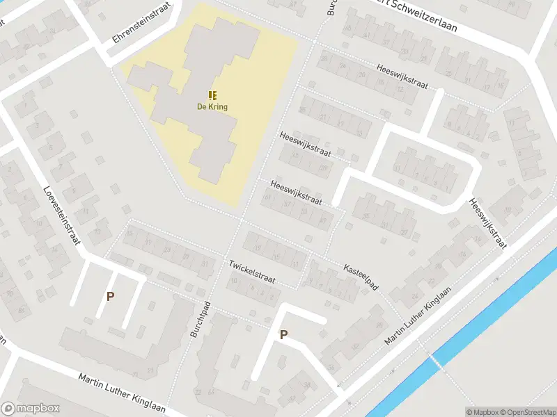 Brandweer met grote spoed naar de Kasteelpad in Hellevoetsluis vanwege een buitenbrand