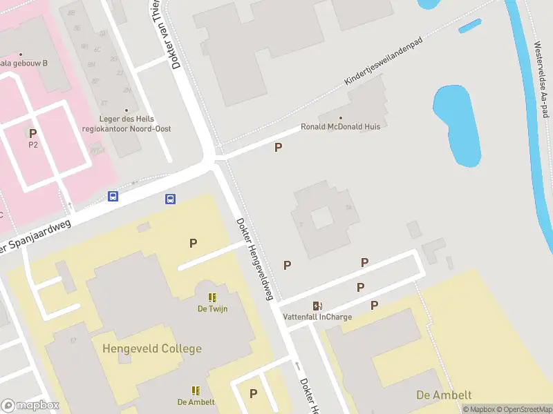 Politie naar de Dokter Hengeveldweg in Zwolle vanwege aanrijding met letsel