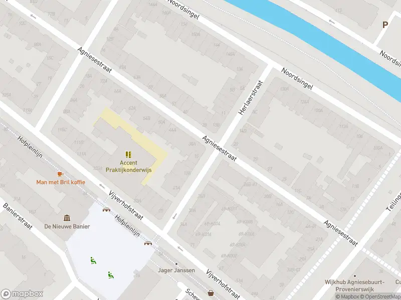 Ambulance met grote spoed naar de Agniesestraat in Rotterdam