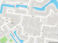 Ambulance met grote spoed naar de Ikoon in Capelle aan den IJssel
