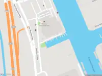 Ambulance met grote spoed naar de Joan Muyskenweg in Amsterdam