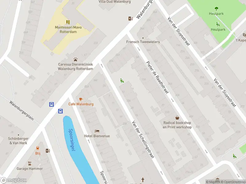 Ambulance met gepaste spoed naar de Van der Schellingstraat in Rotterdam