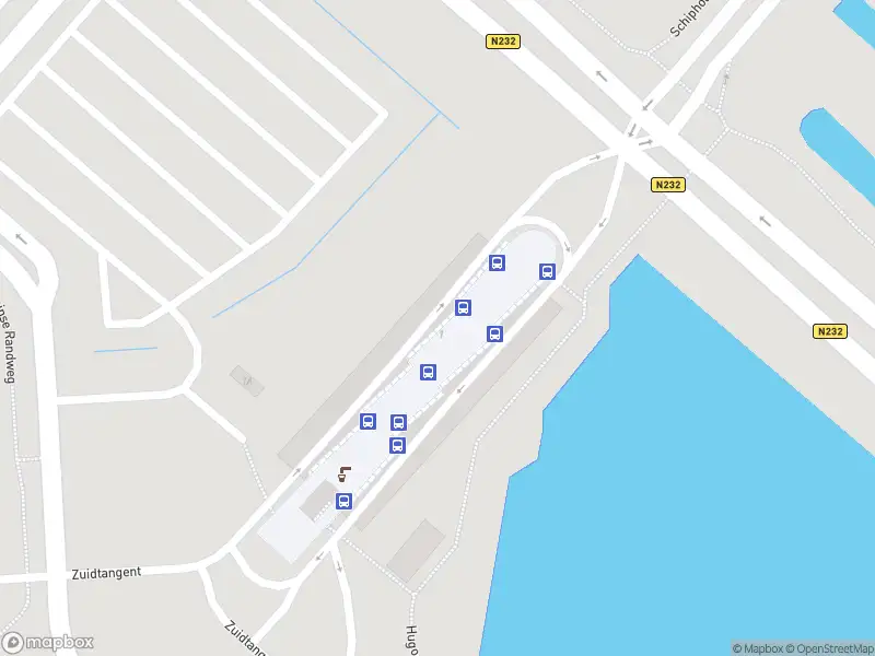 Ambulance en brandweer met grote spoed naar de Hugo de Grootstraat in Schiphol
