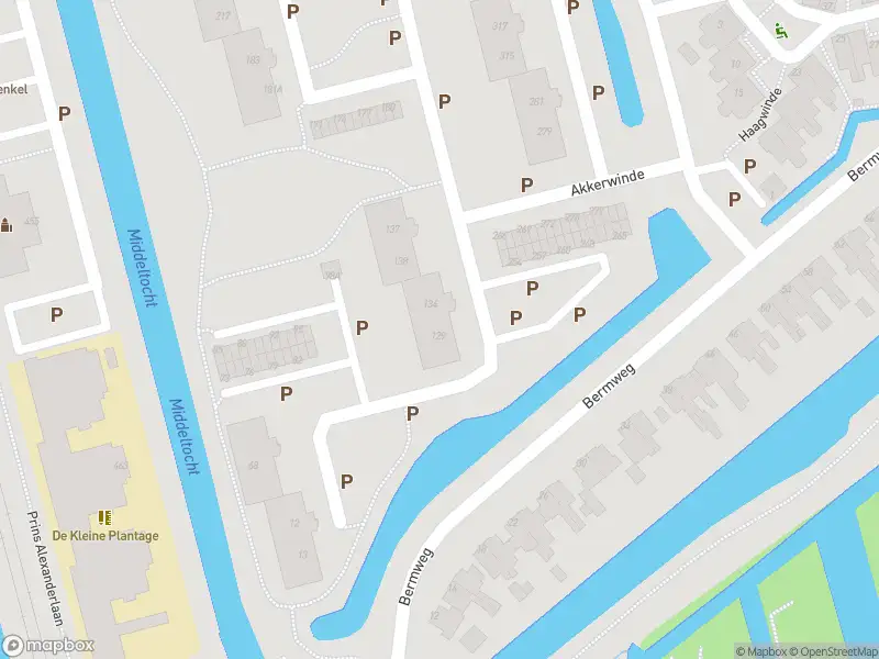 Ambulance met grote spoed naar de Akkerwinde in Capelle aan den IJssel