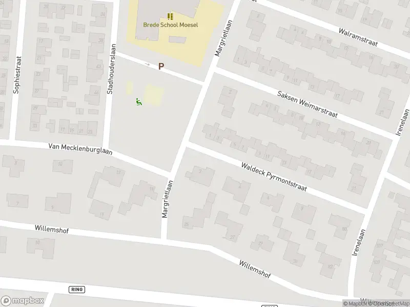 Ambulance met gepaste spoed naar de Waldeck Pyrmontstraat in Weert