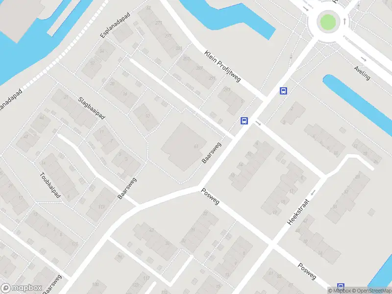 Ambulance met grote spoed naar de Baarsweg in Hoogvliet Rotterdam