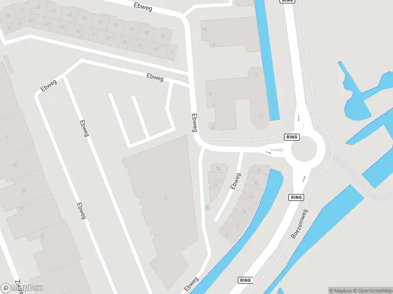 Ambulance met grote spoed naar de Ebweg in Barendrecht