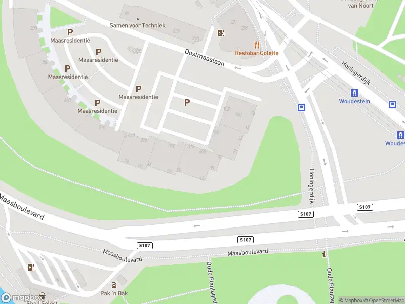 Ambulance met grote spoed naar de Oostmaaslaan in Rotterdam