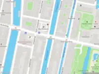 Ambulance met gepaste spoed naar de Oosterkerkstraat in Leiden