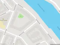 Ambulance met grote spoed naar de Multatulistraat in Rotterdam