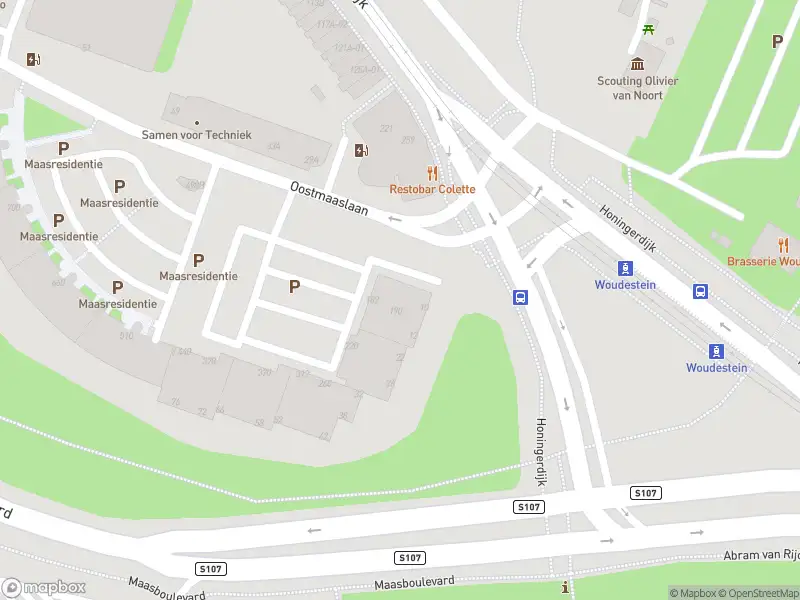 Ambulance met gepaste spoed naar de Oostmaaslaan in Rotterdam