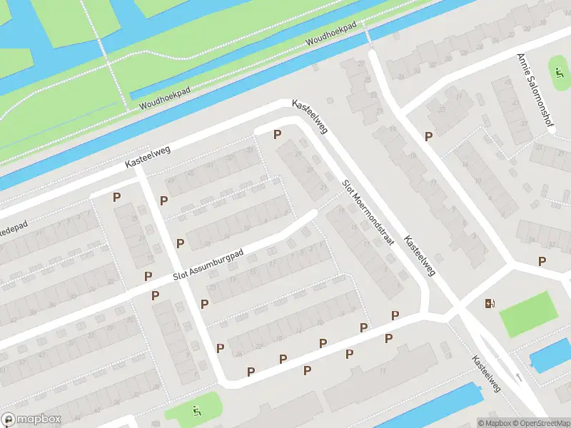 Ambulance met gepaste spoed naar de Slot Assumburgpad in Schiedam